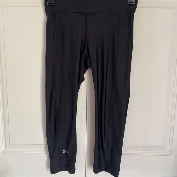 Under Armour Womens Heat Gear No-Slip Waistband‎ Capris Black Small Leggings - Picture 1 of 3